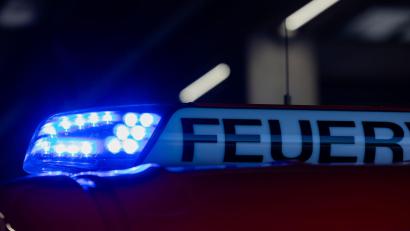 Symbolbild: Rolf Vennenbernd/dpa
Gleich drei Gartenhütten brannten am frühen Montagmorgen in Arzberg nieder. Die Polizei sucht Zeugen.