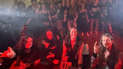 Bild: Alfred Herbst/exb
Volles Haus beim Konzert von Toxic Angel im Rock- und Metal-Pub Void in Amberg.