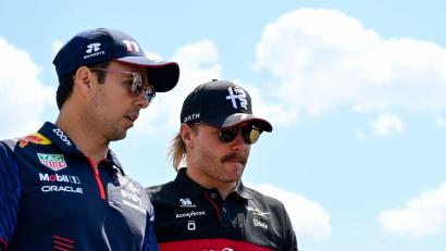 Bild: Denes Erdos/AP/dpa
Fahren nächstes Jahr zusammen für Cadillac: Sergio Perez (l) und Valtteri Bottas (Archivbild)