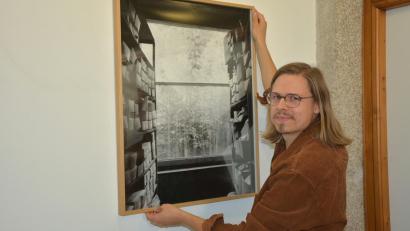 Bild: jr
Max Korndörfer zeigt in der neuen Galerie „Punktum“ im Bärnauer Knopfmuseum seine Bilderausstellung zum Thema Knopfindustrie. Rund 40 Fotografien gibt es zu sehen.