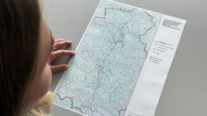 Bild: Gabi Schönberger
Die Regierung der Oberpfalz erklärt den Verlauf der geplanten Bahnstromleitung zwischen Burgweinting und Pechbrunn als raumverträglich. Ein Blick auf den Plan.
