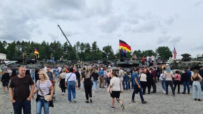 Bild: sne
Die Waffenschau ist laut Oberstleutnant Florian Rommel einzigartig in Deutschland.