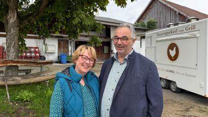 Bild: Petra Hartl
Marina und Willi Schmidl gehen in Rente. Der Geflügelhof in Hiltersdorf stellt den Betrieb ein.