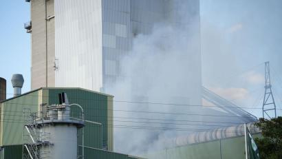 Bild: Lars Haubner/NEWS5/dpa
In Burglengenfeld brannte eine Halle des Zementwerks.