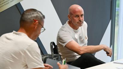 Bild: Arne Dedert/dpa
Marco Antwerpen und Frank Döpper dürfen vorerst nicht als Fußball-Trainer arbeiten.