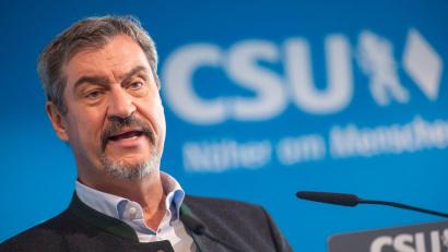 Bild: Peter Kneffel/dpa
Die CSU hätte gerne eine allgemeine Wehrpflicht. (Archivbild)