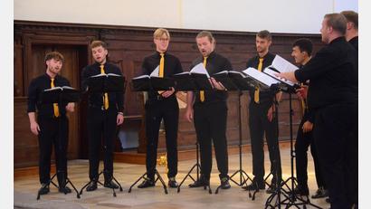 Bild: Kunz
Das Vokalensemble "Millenium" in der Michaelskirche.