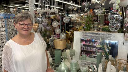 Bild: ge
Sigrid Schmid in ihrem Dekoparadies: Das Angebot wird ab Frühjahr in Sulzbach-Rosenberg fehlen.