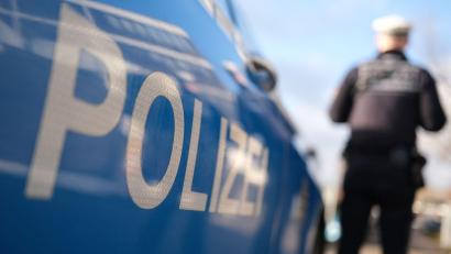 Bild: Bernd Weißbrod/dpa
Die Polizei ermittelt zu den Hintergründen des Unfalls. (Symbolbild)