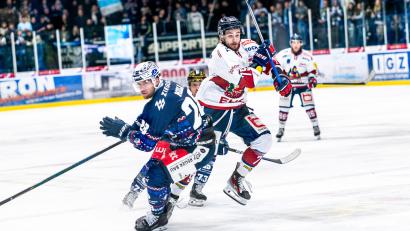 Bild: Elke Englmaier
In der vergangenen Saison Konkurrenten, nun Teamkollegen: Für den verletzten Maximilian Kolb (links) holten die Blue Devils Calvin Pokorny aus Freiburg.