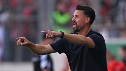 Bild: Hendrik Schmidt/dpa
Feiert am Samstag seine Heimpremiere als Augsburg-Trainer: Sandro Wagner. (Archivbild)