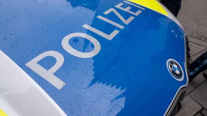 Bild: Peter Kneffel/dpa
In Sulzbach-Rosenberg hat eine Vermieterin wegen einer vermüllten Wohnung die Polizei verständigt. Sie vermutete eine Notsituation.