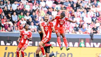 Bild: Harry Langer/dpa
Serge Gnarby traf per Kopf zum 1:0 für den FC Bayern.