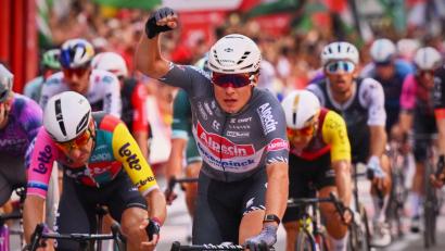 Bild: Miguel Oses/AP/dpa
Jasper Philipsen hat die 8. Etappe der Vuelta gewonnen.