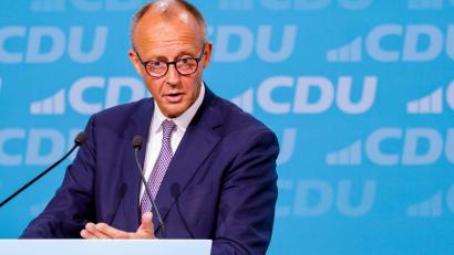Bild: Thomas Banneyer/dpa
Der Kanzler bereitet die Bürgerinnen und Bürger auch auf „Einschnitte“ vor.