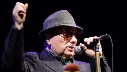 Bild: Georg Hochmuth/epa/dpa
Rund um seinen 80. Geburtstag steht Van Morrison in seiner Heimatstadt Belfast auf der Bühne. (Archivbild)