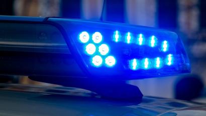 Symbolbild: Klaus-Dietmar Gabbert/dpa-Zentralbild/dpa
Ein Mann aus dem Landkreis wird online erpresst, nachdem er Bilder an eine Unbekannte gesendet hat. Die Polizei warnt vor solchen Betrugsmaschen.