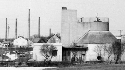 Archivbild: Archiv Werner Robl
Die erste Sammelkläranlage bei Fichtenschacht in Wiesau wurde von 1961 bis 1963 erbaut und am 16. September 1963 in Betrieb genommen. Das Foto stammt aus dem Jahr 1984.