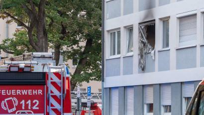 Bild: Lars Haubner/NEWS5/dpa
Durch die Explosion ist ein Feuer entstanden, das von den Einsatzkräften der Feuerwehr schnell eingedämmt werden konnte.
