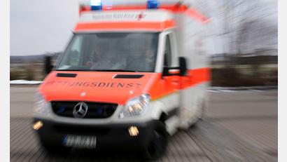 Bild: Stephan Jansen/dpa
Die beiden 18 und 19 Jahre alten Radfahrer kamen nach dem Zusammenstoß in Krankenhäuser. (Symbolbild)