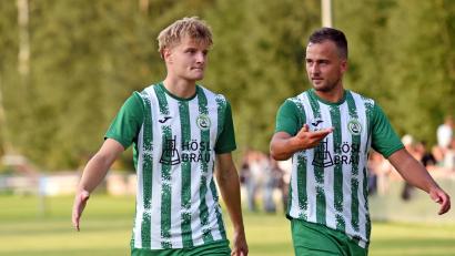 Archivbild: Gebert
Der SV Mitterteich gewann beim 1. FC Trogen nach einem 0:2-Pausenrückstand noch mit 3:2. Das Siegtor erzielte Christian Zimmermann (links) auf Zuspiel von Daniel Lauterbach (rechts).