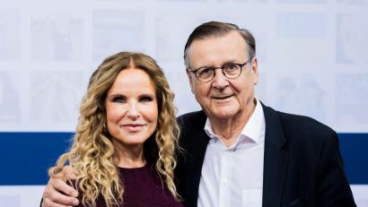 Bild: Christoph Soeder/dpa
Katja Burkard und Hans Mahr gaben sich in Österreich das Ja-Wort. (Archivbild)