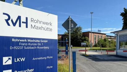 Bild: Petra Hartl
Die Schranke am Zugang zum Rohrwerk Maxhütte ist am Montag geschlossen. Bleibt sie das nach 70 Jahren nun für immer?