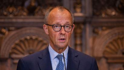 Bild: Rolf Vennenbernd/dpa
Bundeskanzler Friedrich Merz sieht derzeit keine Mehrheiten im Bundesrat für eine Regionalisierung der Erbschaftsteuer.