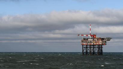 Bild: Lars Penning/dpa
Nach einer Behördenentscheidung darf auch auf deutschem Hoheitsgebiet in der Nordsee vor Borkum Erdgas gefördert werden. (Archivbild)