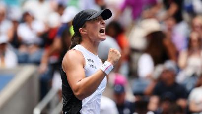 Bild: Heather Khalifa/AP/dpa
Iga Swiatek steht bei den US Open nach einem glatten Sieg im Viertelfinale.