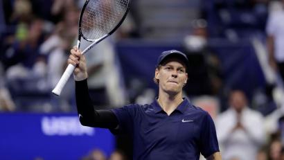 Bild: Adam Hunger/AP/dpa
Titelverteidiger Jannik Sinner rauscht bei den US Open ins Viertelfinale.