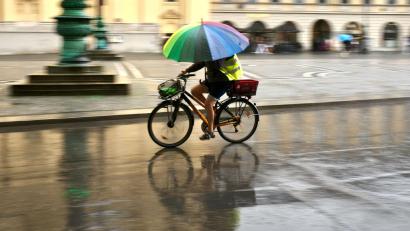 Bild: Peter Kneffel/dpa
Der Deutsche Wetterdienst hat viel Regen im Wochenausblick. (Symbolbild)
