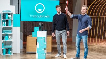 Archivbild: RTL/VOX/Bernd-Michael Maurer
Seit ihrem Auftritt in der TV-Show "Die Höhle der Löwen" ist das Start-up Happybrush deutschlandweit bekannt. Der gebürtige Riedener Florian Kiener (links) und Stefan Walter haben es 2016 gegründet.