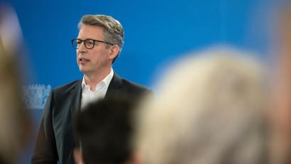 Bild: Leonie Asendorpf/dpa
Bayern Kunstminister Markus Blume will mit der Rückgabe der Werke einen „Versuch der Wiedergutmachung in Richtung der Opfer“ unternehmen. (Archivbild)