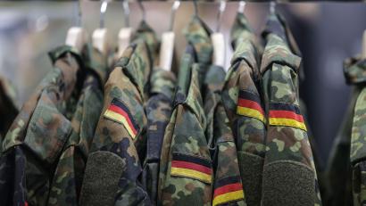 Bild: Oliver Berg/dpa
Drei Viertel aller extremistischen Verdachtsfälle bei der Bundeswehr kommen aus dem Bereich Rechtsextremismus. (Archivbild)