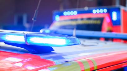 Symbolbild: Julian Stratenschulte/dpa
Ein Motorradfahrer ist bei einem Unfall ums Leben gekommen.