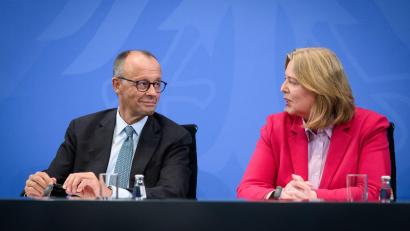 Bild: Bernd von Jutrczenka/dpa
Merz und Bas haben sich nach den Auseinandersetzungen der letzten Tage versöhnt.