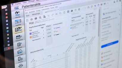 Symbolbild: Jens Kalaene/dpa
Die elektronische Patientenakte soll vieles vereinfachen. Für einen Rentner aus Freudenberg wurde sie jedoch zur Odyssee.