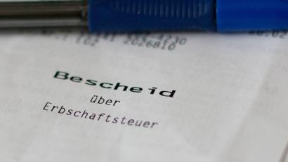 Bild: Wolfram Kastl/dpa
Die Präsidentin des Verbands der Familienunternehmer schlägt die Streichung der Erbschaftsteuer für Betriebe in Ostdeutschland vor. (Symbolbild)