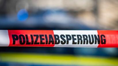 Symbolbild: David Inderlied/dpa/Illustration
In Stetten (Neunburg vorm Wald) wurde ein Leichnam entdeckt. Die Polizei ermittelt.
