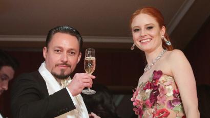 Archivbild: Georg Hochmuth
Schillerndes Paar: Model Barbara Meier und ihr Mann, Unternehmer Klemens Hallmann, auf dem Wiener Opernball.