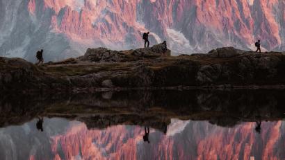 Bild: Pete Elliott
Pete Elliotts Aufnahme eines spektakulären Sonnenuntergangs in den französischen Alpen hat die Jury überzeugt und setzte sich gegen Tausende Beiträge durch.