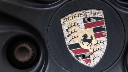 Bild: Marijan Murat/dpa
Der Abstieg von Porsche ist sinnbildlich für die Krise der deutschen Autoindustrie, die mit sinkenden Gewinnen kämpft.