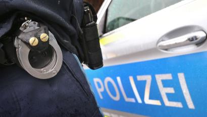 Bild: Karl-Josef Hildenbrand/dpa
Die Polizei und die Staatsanwaltschaft ermitteln gegen den Mann. (Symbolbild)