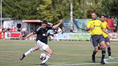 Archivbild: Dieter Jäschke
Julian Rost (links) und der VfB Rothenstadt fiebern in der Kreisliga Nord dem Gastspiel des Spitzenreiters SpVgg Trabitz entgegen.