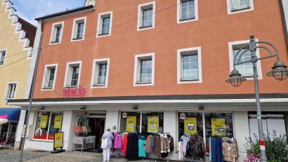 Bild: Thomas Dobler
Trotz mancher Gerüchte: Die NKD-Filiale am Marktplatz Schwandorf wird nicht geschlossen, denn "der Standort entwickelt sich sehr positiv", so eine Firmensprecherin.