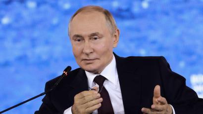 Bild: Stepan Pugachev/Roscongress Foundation/AP/dpa
Kremlchef Wladimir Putin lehnt Truppen aus Nato-Staaten in der Ukraine kategorisch ab.