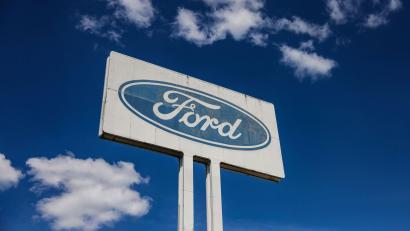 Bild: Oliver Berg/dpa
Blauer Himmel bei Sonnenschein - hat Ford nun eine bessere Zukunft?