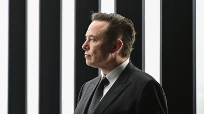Bild: Patrick Pleul/dpa
Elon Musk winken bis zu eine Billion Dollar. (Archivbild)