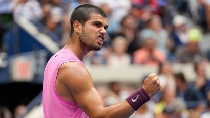 Bild: Seth Wenig/AP/dpa
Carlos Alcaraz spielt bei den US Open um den Titel.
